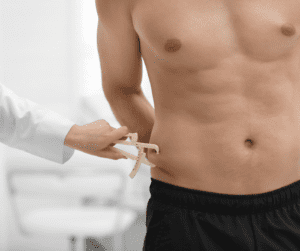 a nutritionist measuring the belly fat 