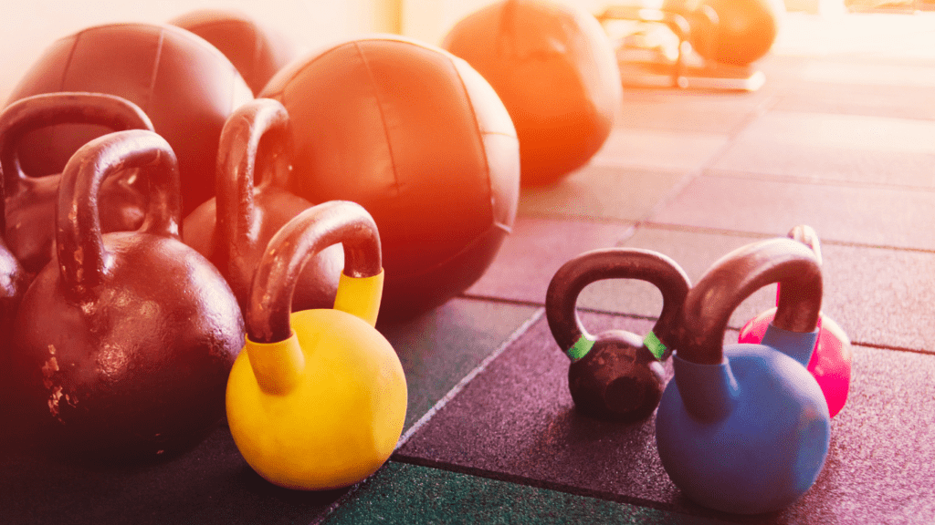 A variety of different kettlebells 