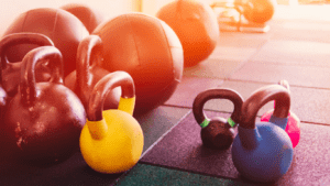 A variety of different kettlebells 