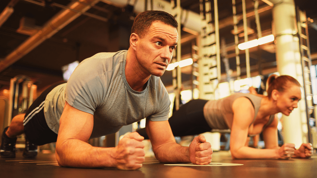 How to Build Muscle Mass Without Weights: Two People Doing Planks